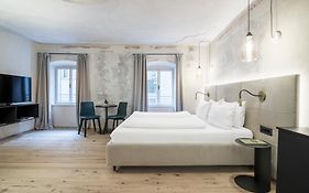 Alte Schmiede Apartments & Rooms